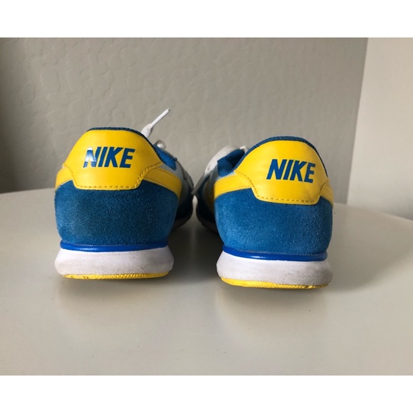 Nike athletic shoes - Picture 4 of 8